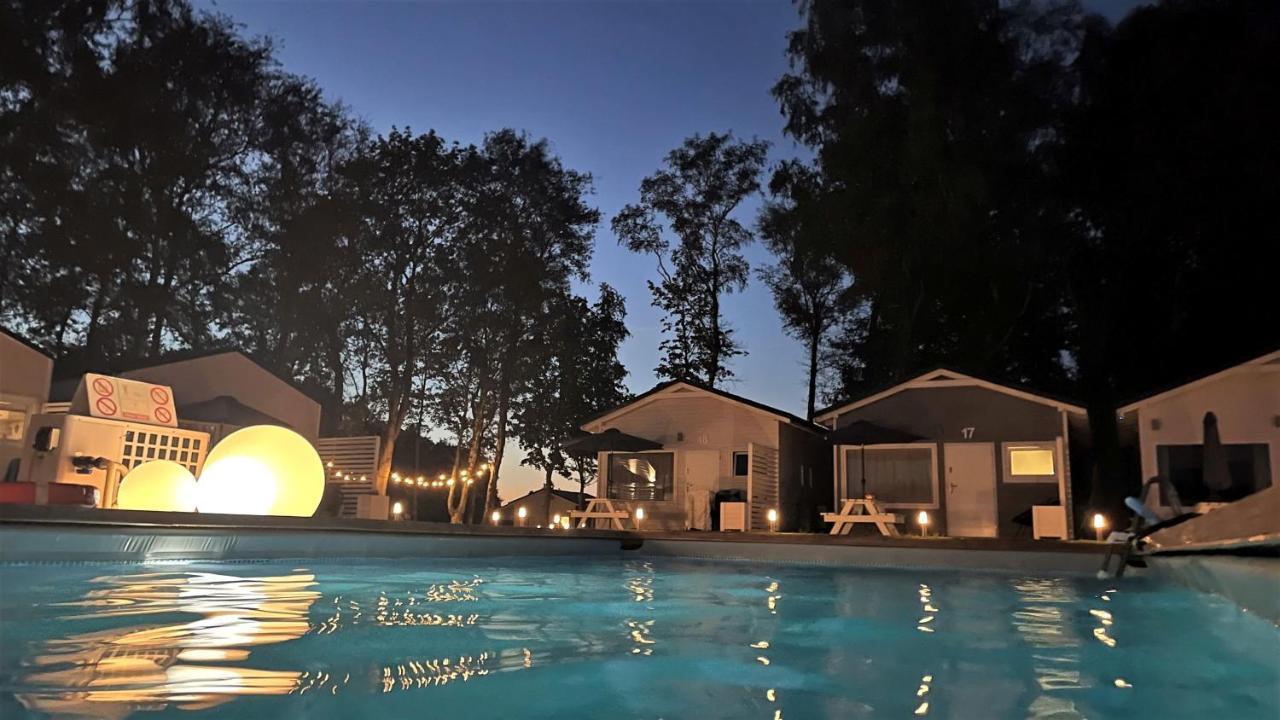 Lumi Resort Domki Letniskowe Z Podgrzewanym Basenem Rewal Exterior photo